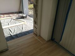 Wejście do garażu z paneli winylowych