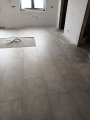 Wycięcie w panelach winylowych pod kuchnię