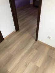 Płynne przejście paneli w otworze drzwiowym